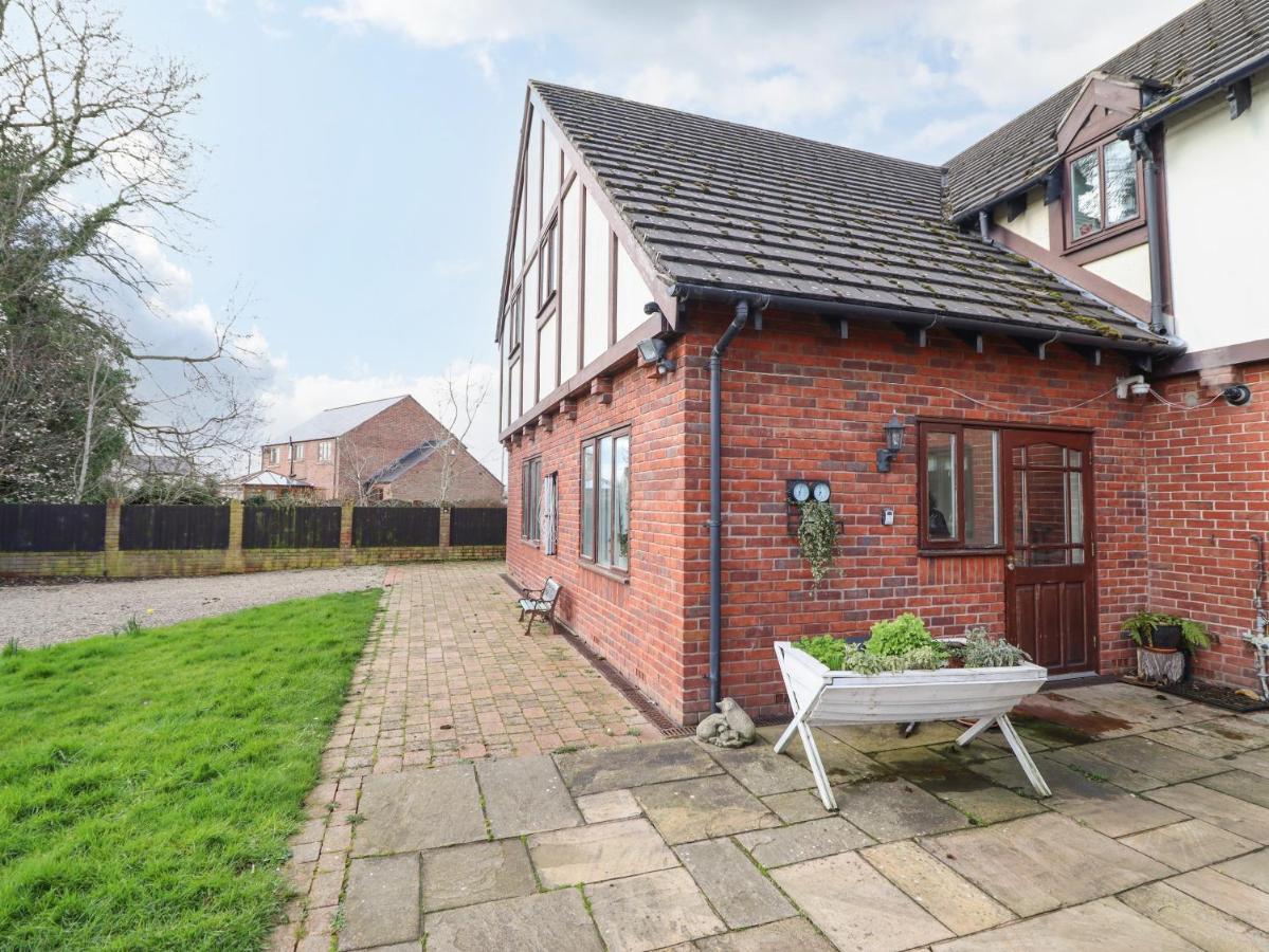 Villa Maesbury Manor Oswestry Esterno foto