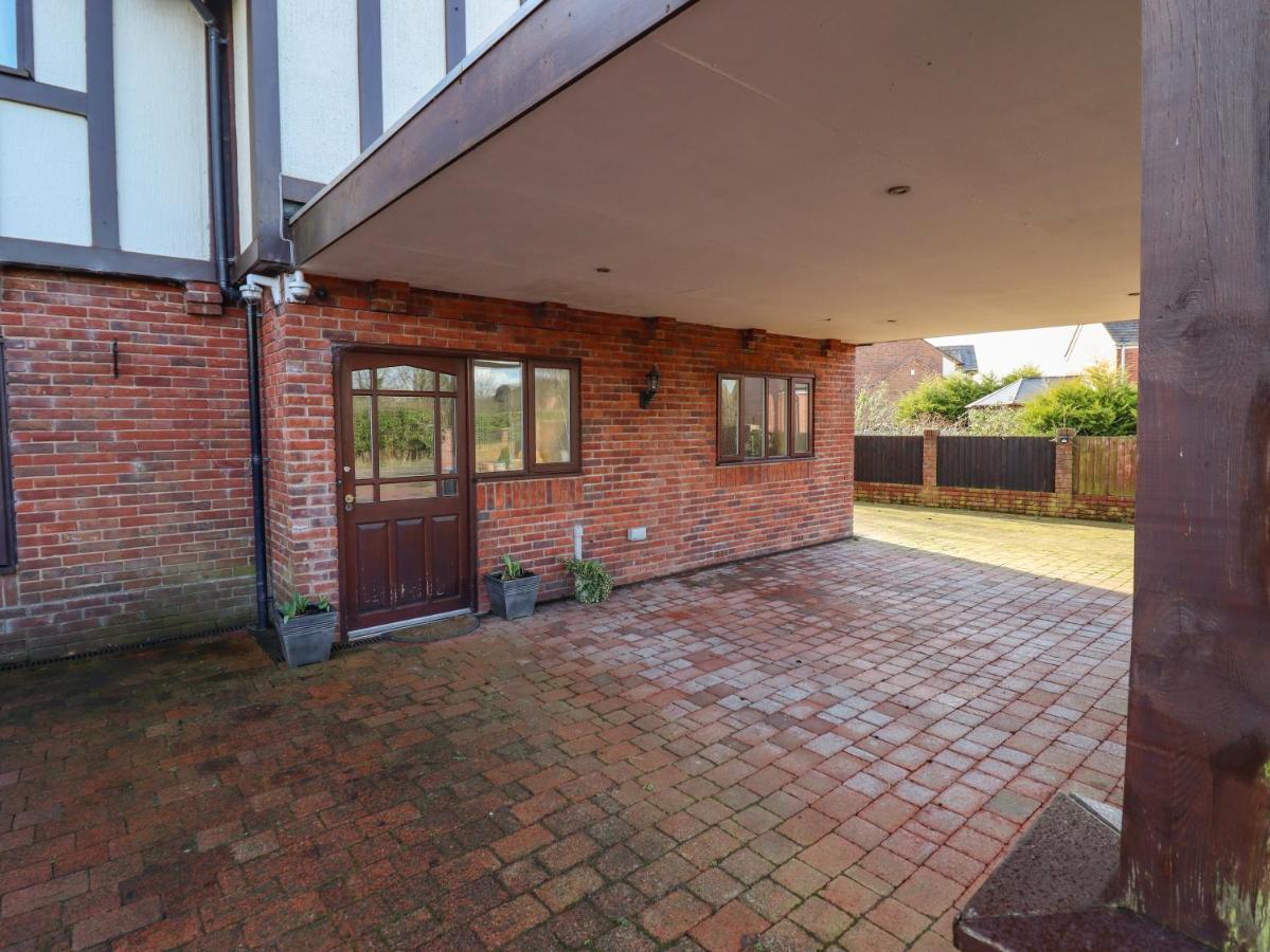 Villa Maesbury Manor Oswestry Esterno foto