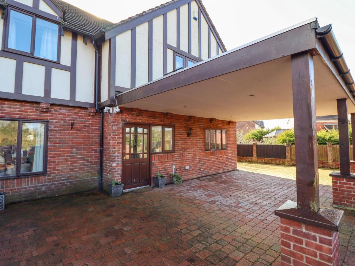Villa Maesbury Manor Oswestry Esterno foto